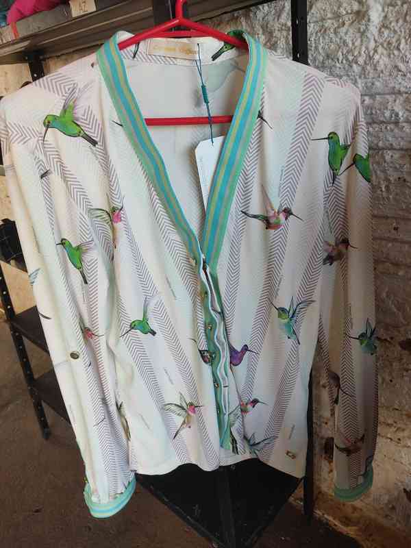 Bazar de roupas femininas — foto 2