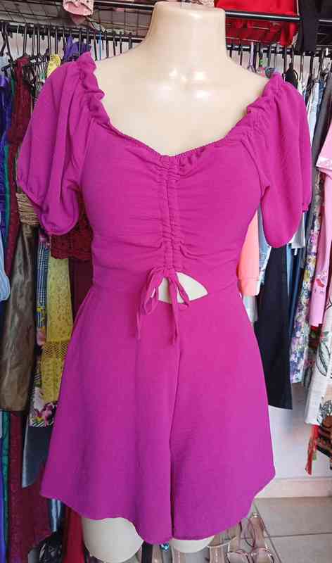 Roupas femininas variadas — foto 7