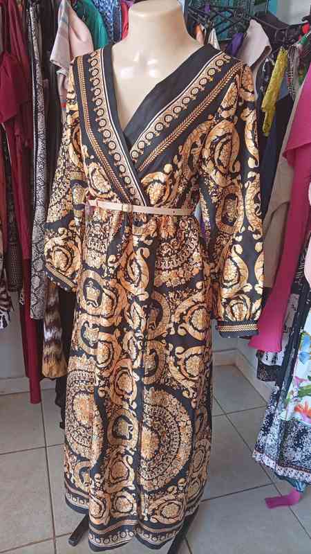 Roupas femininas variadas — foto 2