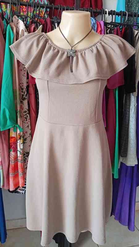 Roupas femininas variadas — foto 3