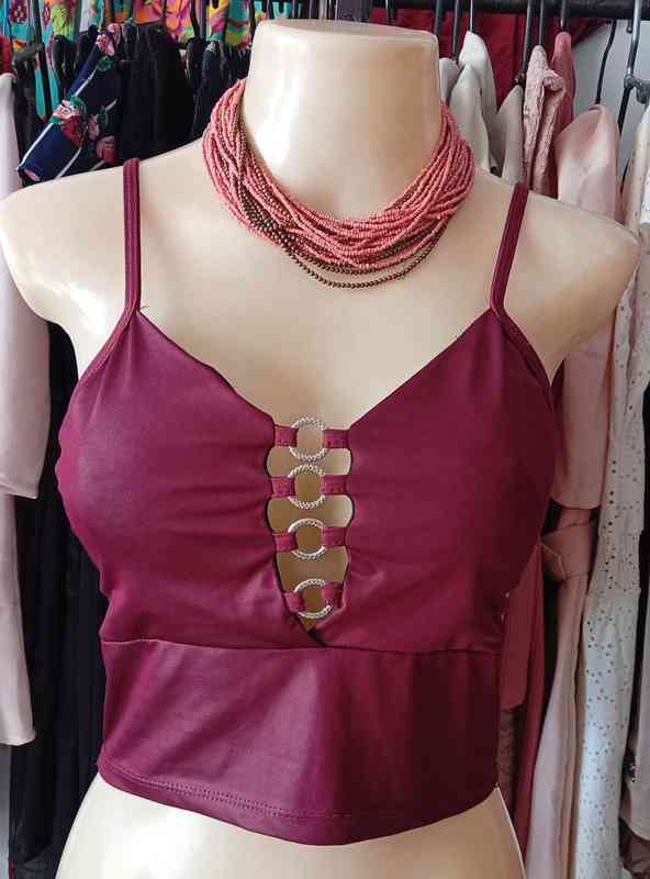 Roupas femininas variadas — foto 5