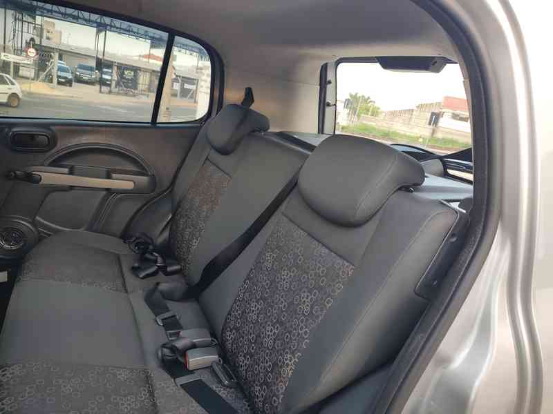 Fiat Uno Vivace 2011 — foto 6