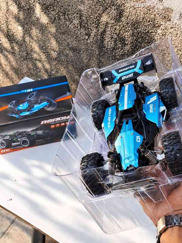 Carrinho de Controle Remoto Off-Road 2.4GHz — foto 3
