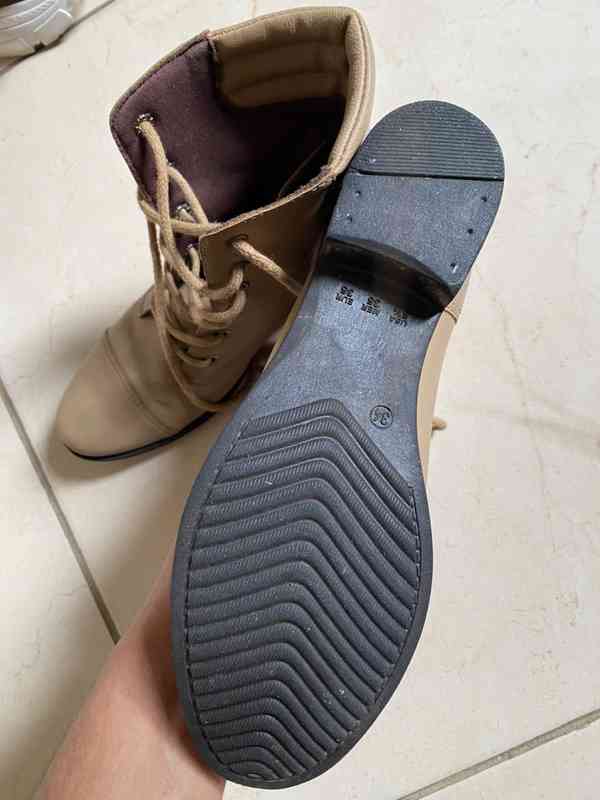 Bota coturno feminina Town & Country tamanho 34 — foto 2