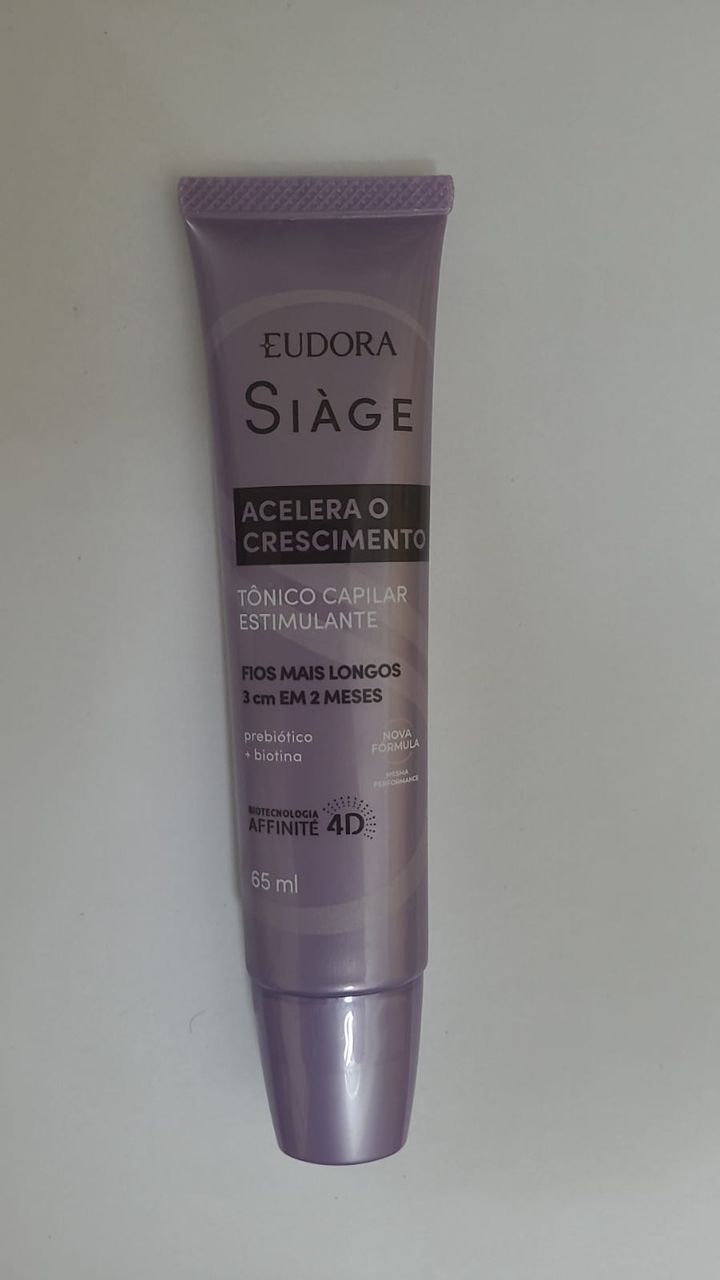 Perfumes e cosméticos variados — foto 9