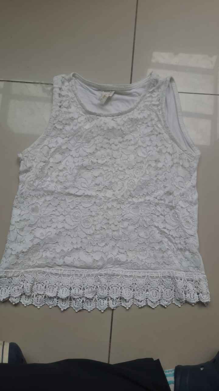 Roupas e acessórios femininos variados — foto 18