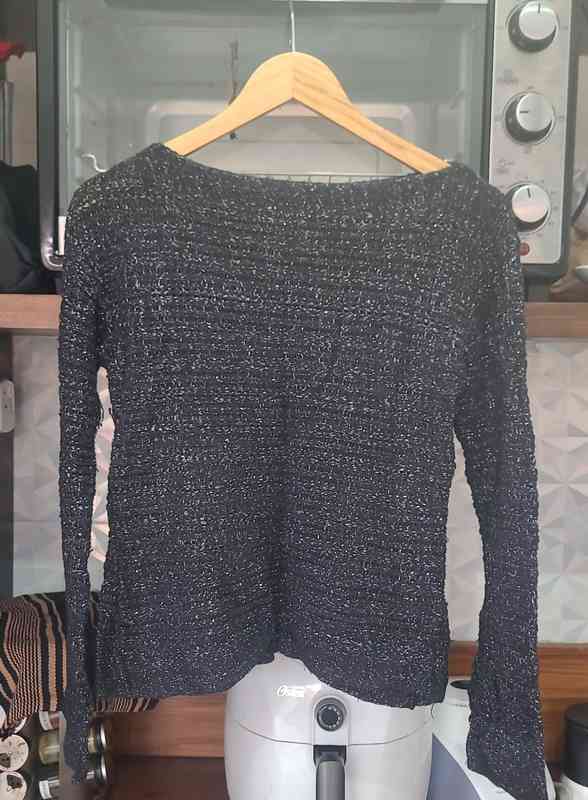 Roupas e acessórios femininos variados — foto 3