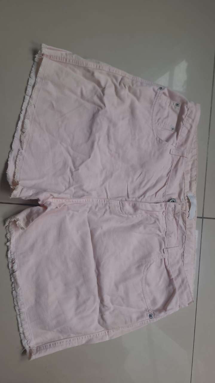 Roupas e acessórios femininos variados — foto 19