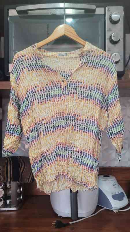 Roupas e acessórios femininos variados — foto 15