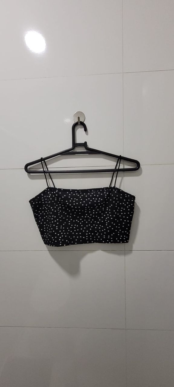 Roupas e acessórios femininos variados — foto 31