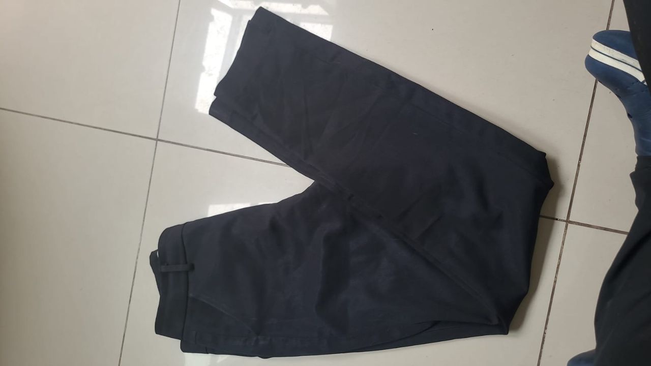 Roupas e acessórios femininos variados — foto 25