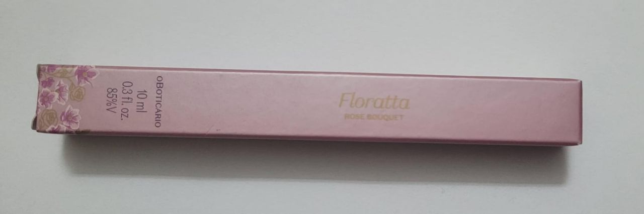Perfumes e cosméticos variados — foto 2