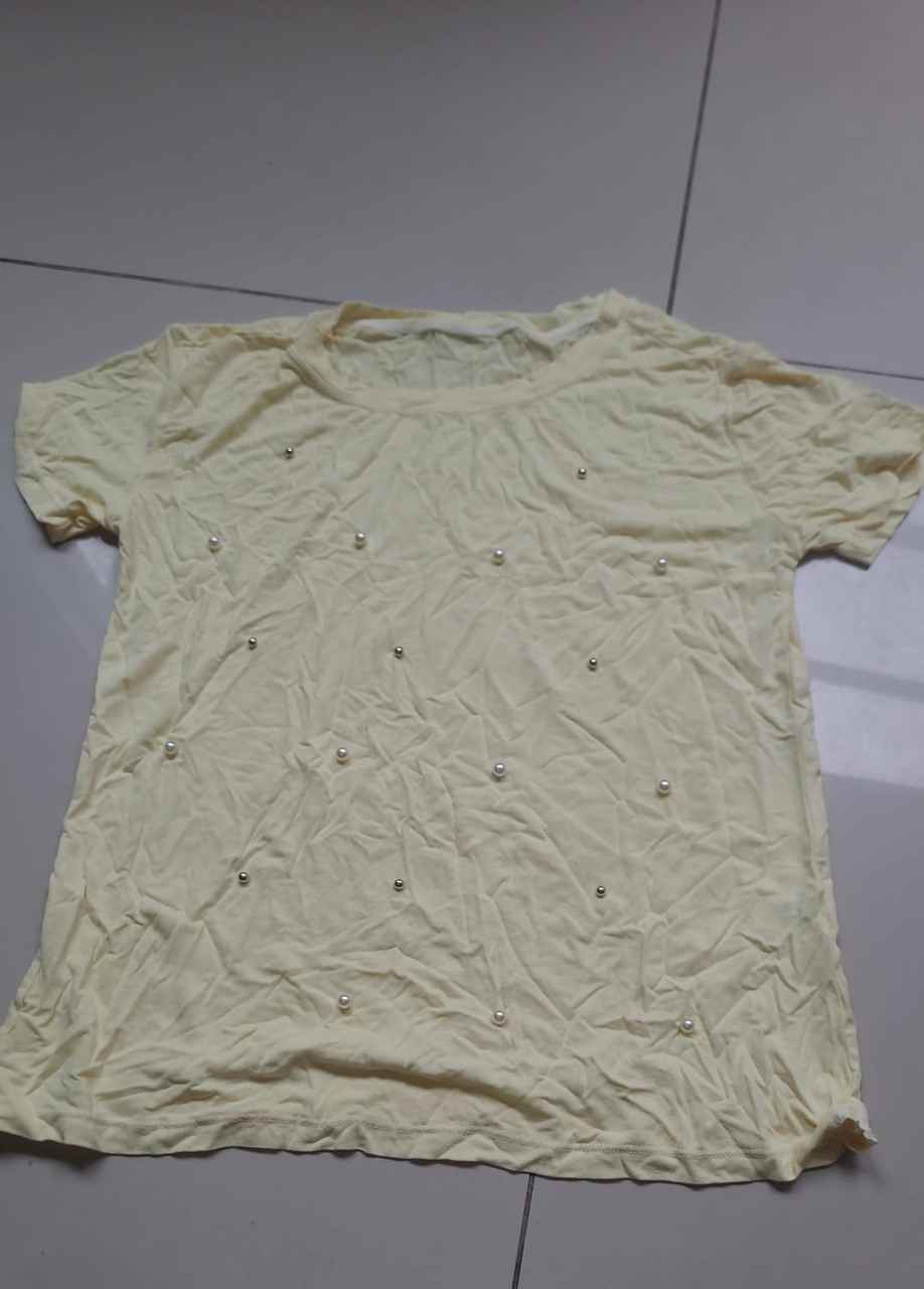 Roupas e acessórios femininos variados — foto 22