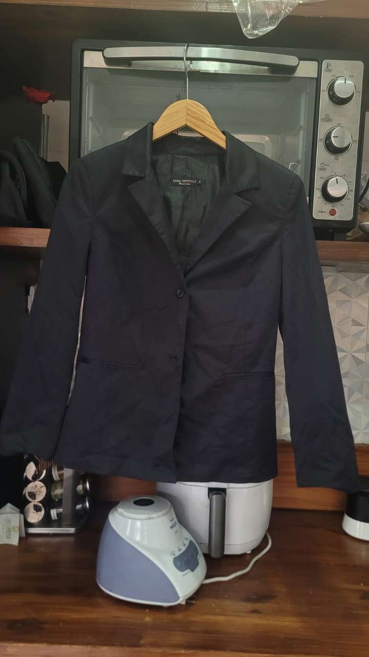 Roupas e acessórios femininos variados — foto 2
