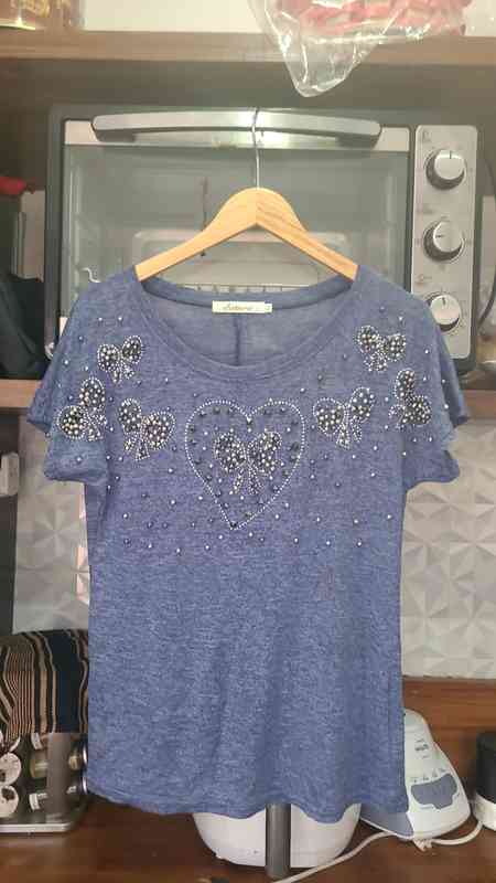 Roupas e acessórios femininos variados — foto 6