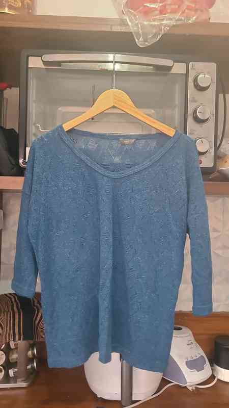 Roupas e acessórios femininos variados — foto 11