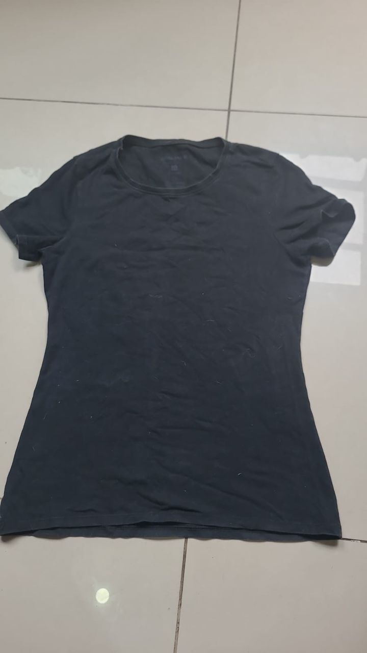 Roupas e acessórios femininos variados — foto 21