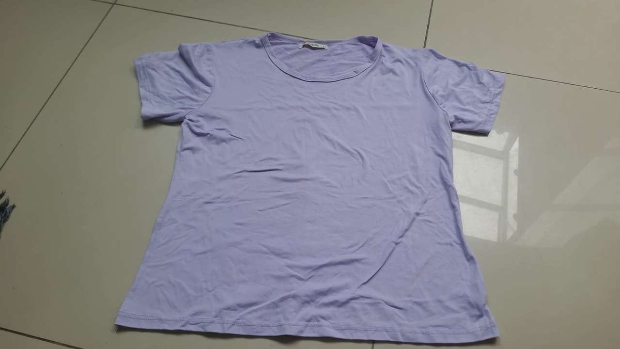Roupas e acessórios femininos variados — foto 23