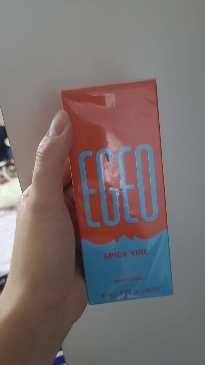 Perfumes e cosméticos variados — foto 6