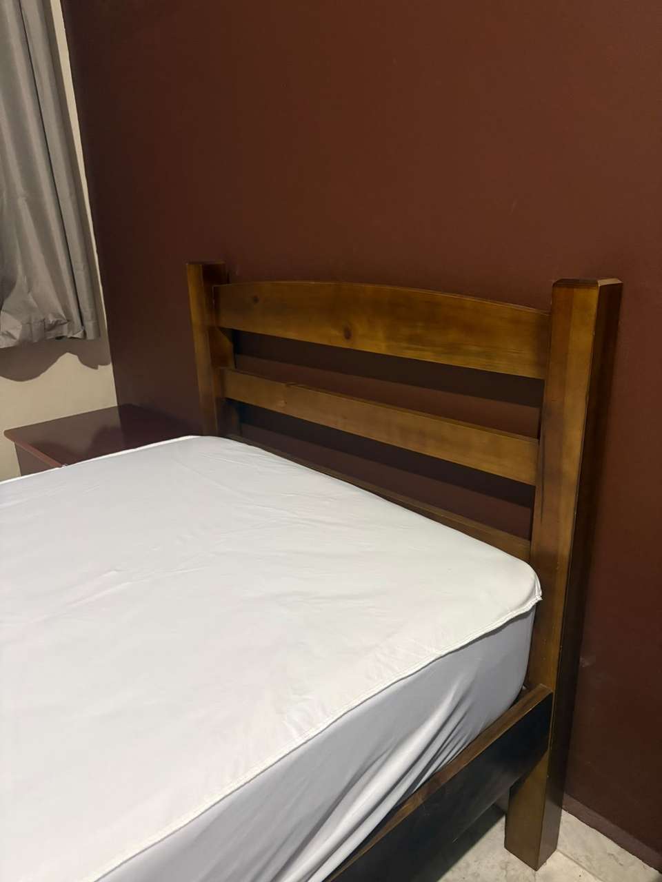 Cama de solteiro com colchão de molas — foto 2