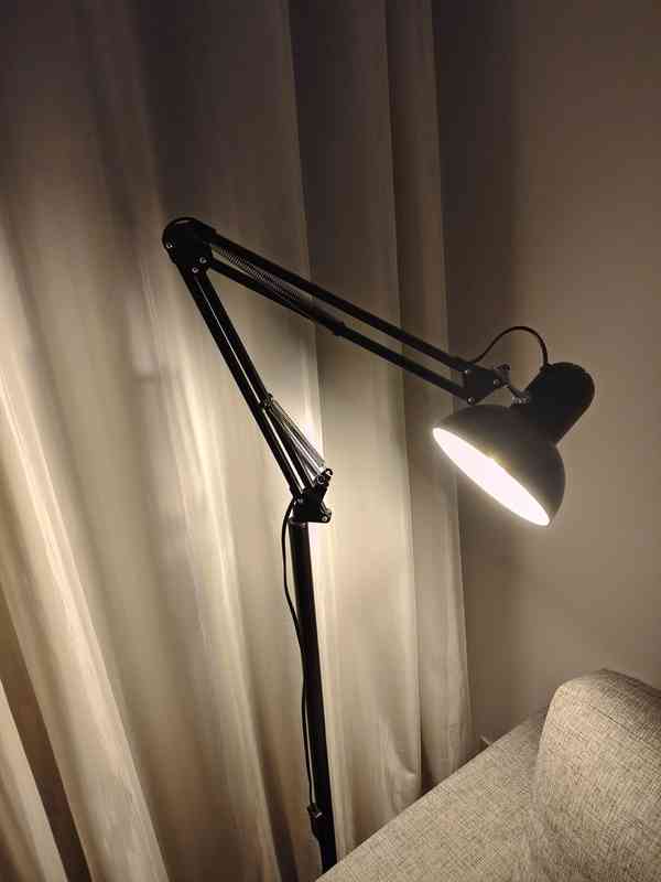 Ar condicionado, purificador, luminária e cadeira — foto 4