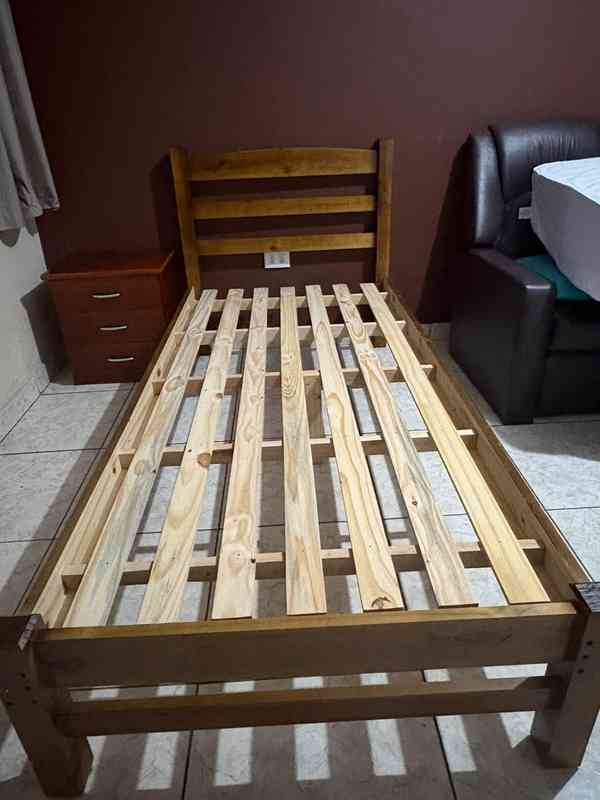 Cama de solteiro com colchão de molas — foto 3